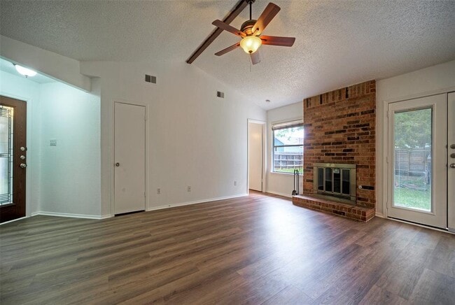 Foto del edificio - 702 Twin Oak Trail