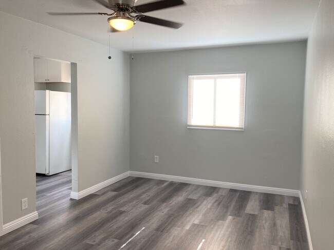Building Photo - 1456 Elm Ave