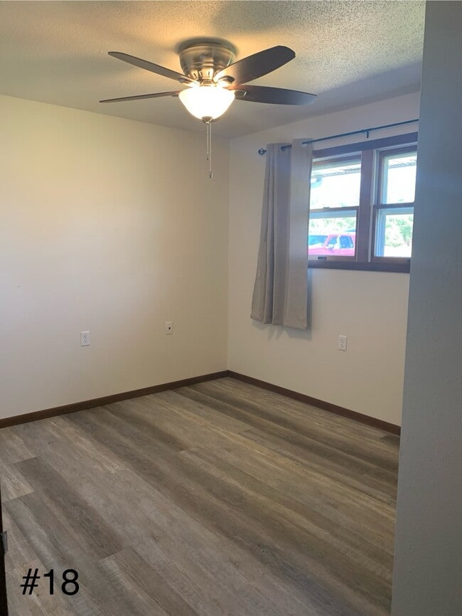 Building Photo - 800 Fairfield Dr