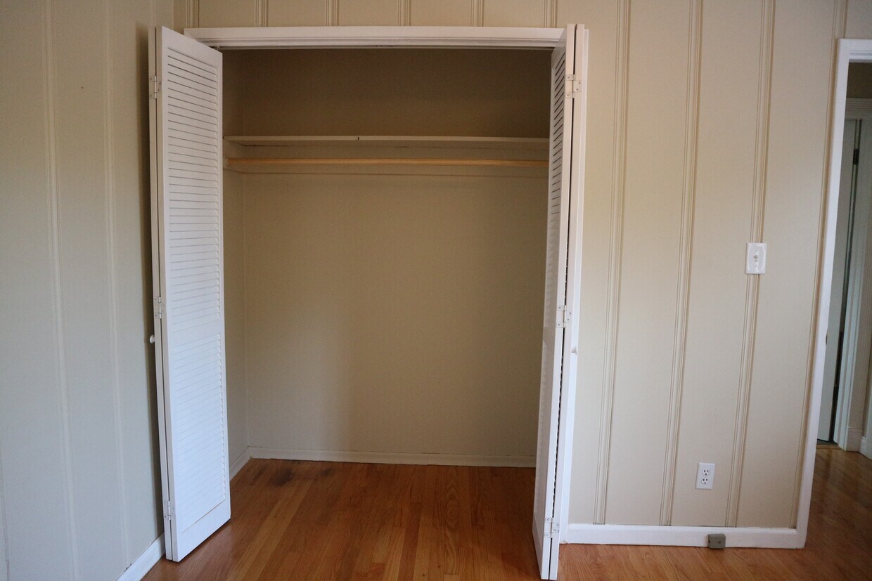 Building Photo - 416 April Way