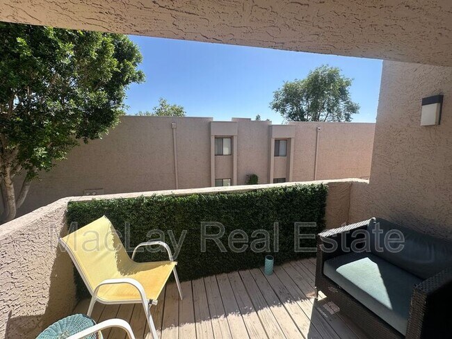 Building Photo - 1920 W Lindner Ave