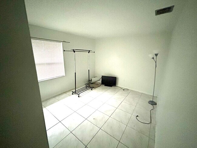 Foto del edificio - 1221 Worthington St