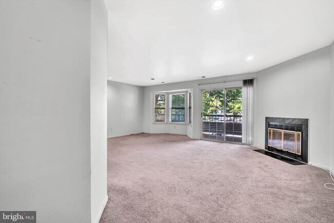 Foto del edificio - 302 Trinity Ct