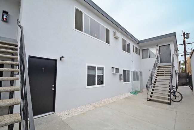 Building Photo - NEW upgraded 3 / 2 ground floor apartment!