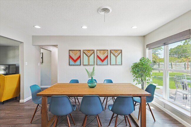 Foto del edificio - 530 E Tyler St