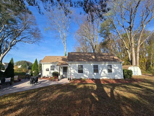 Building Photo - 8356 Ellerson Dr