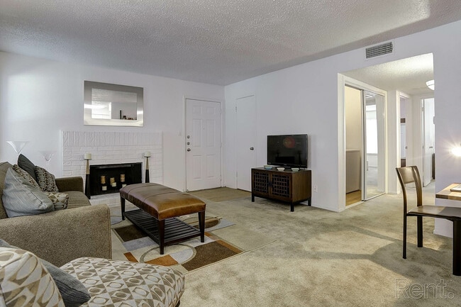 Living Area - Arbor Creek Apartments
