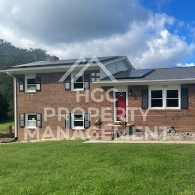 Building Photo - 123 Brookside Dr