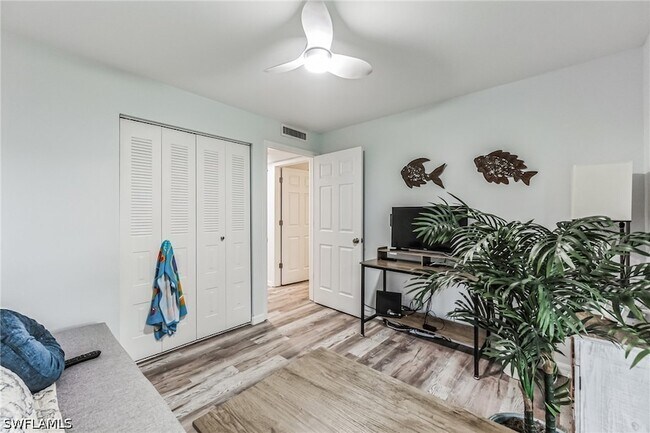 Foto del edificio - 8081 S Woods Cir
