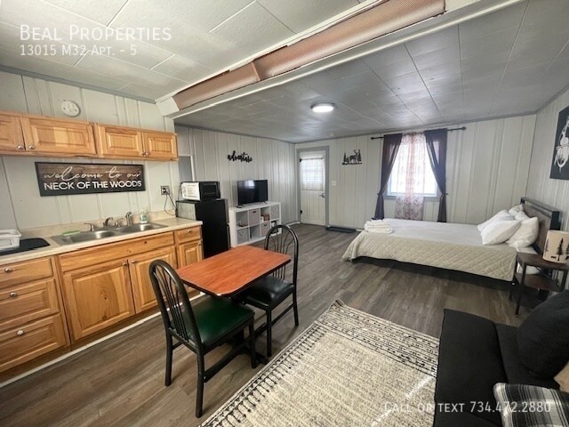 Building Photo - 13015 M32 Apt.-5