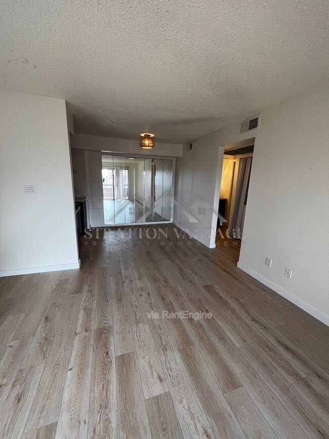 Building Photo - 2625 E Indian School Rd