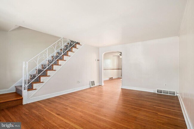 Building Photo - 2560 Stoneybrook Ln