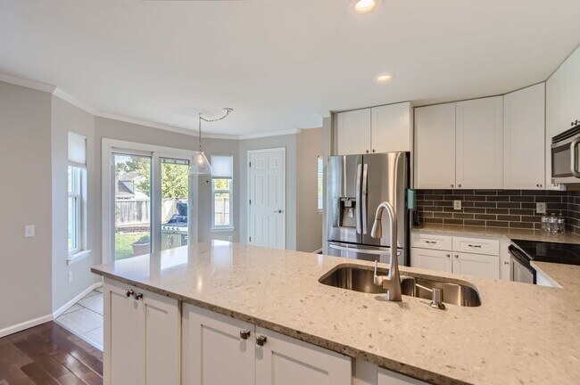 Foto del edificio - 16081 Bluebonnet Dr