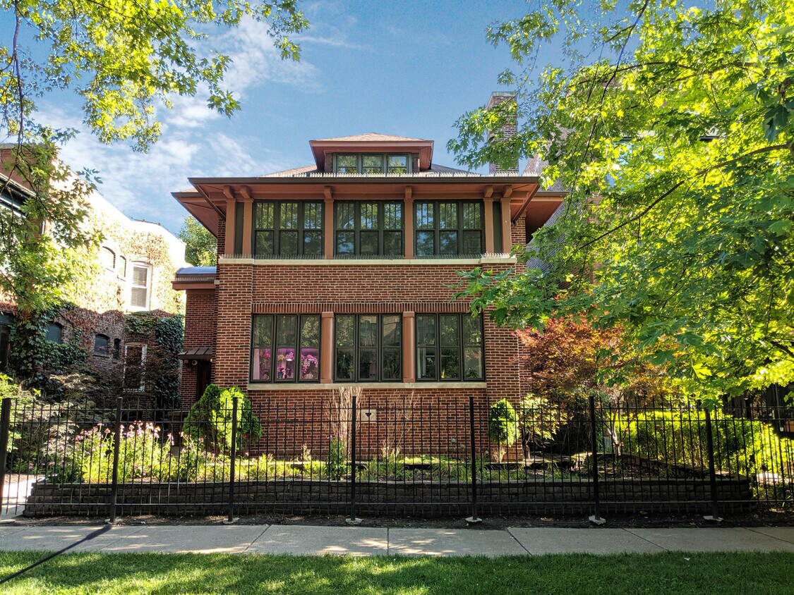 Primary Photo - 1435 W Jarvis Ave