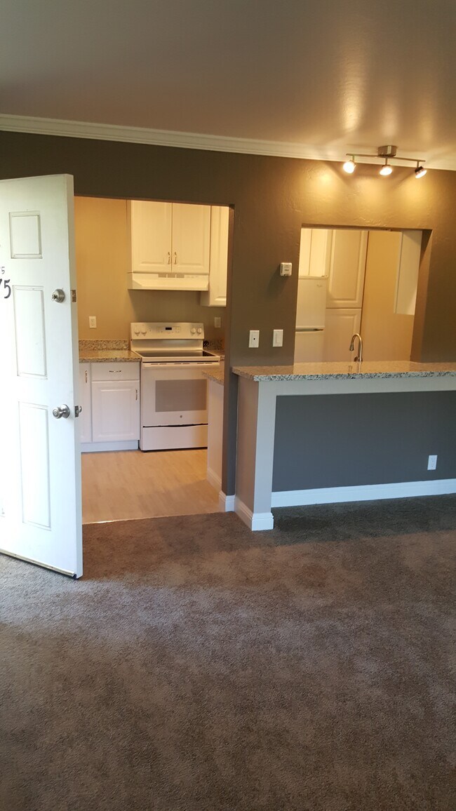 kitchen with bar counter breakfast nook - 75 Bayo Vista Way