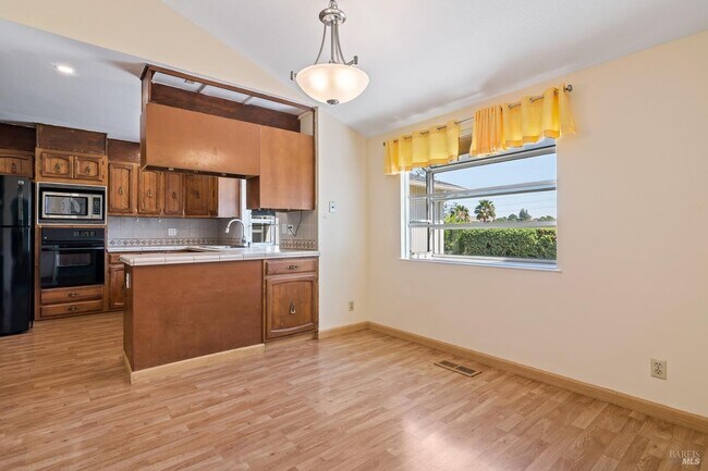 Building Photo - 144 Elna Dr