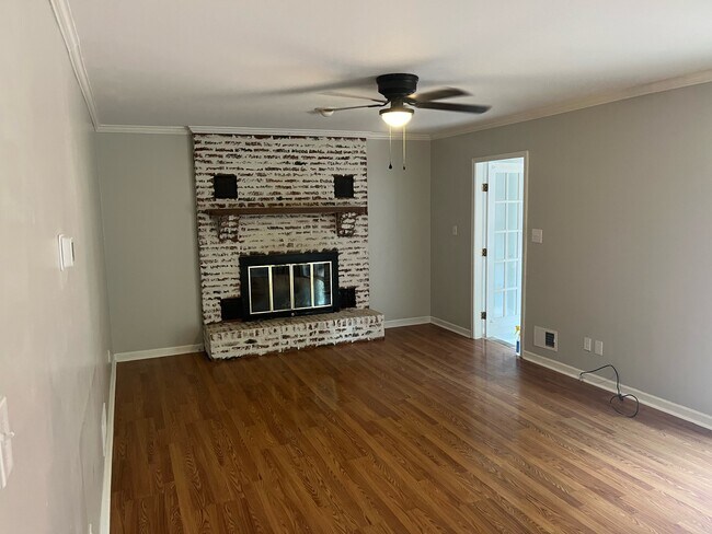 Foto del edificio - 11820 Robindale Rd