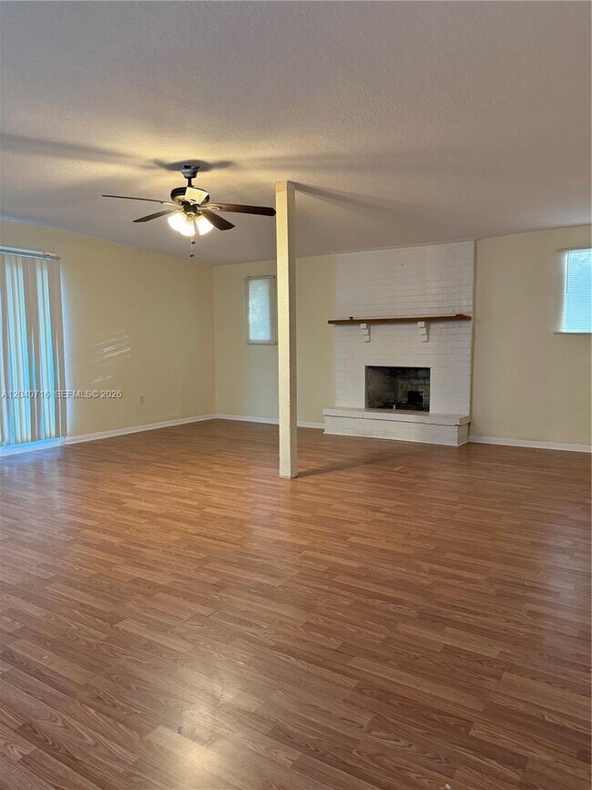 Foto del edificio - 9410 Gilchrist Ct