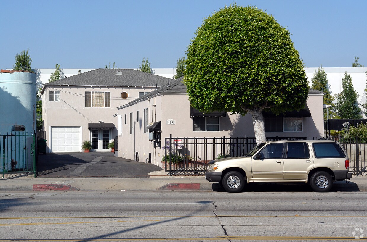 Primary Photo - 523 N La Brea Ave