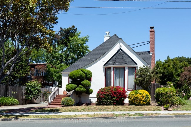 Building Photo - West Berkeley Westbrae charmer