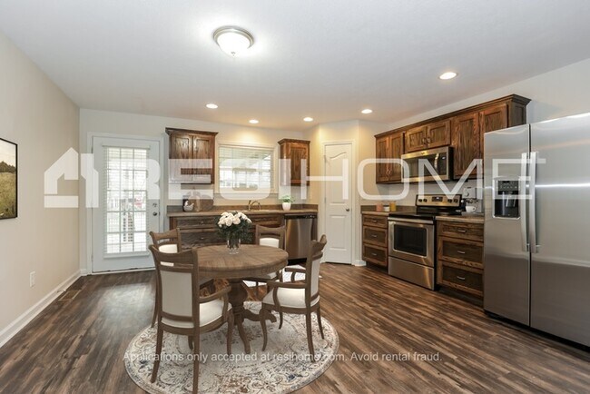 Building Photo - 1830 Lakin Ln