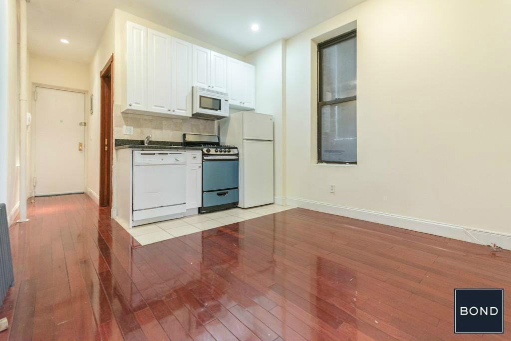 Primary Photo - 56 E 10th St