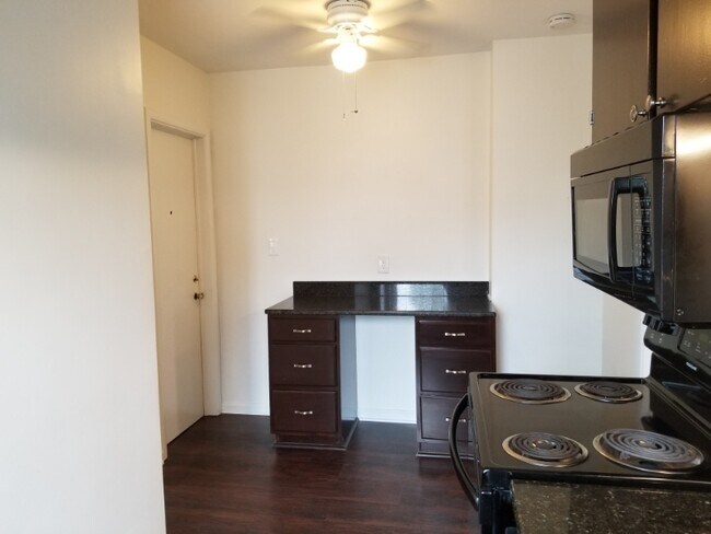 Foto del edificio - 324 E 3rd St