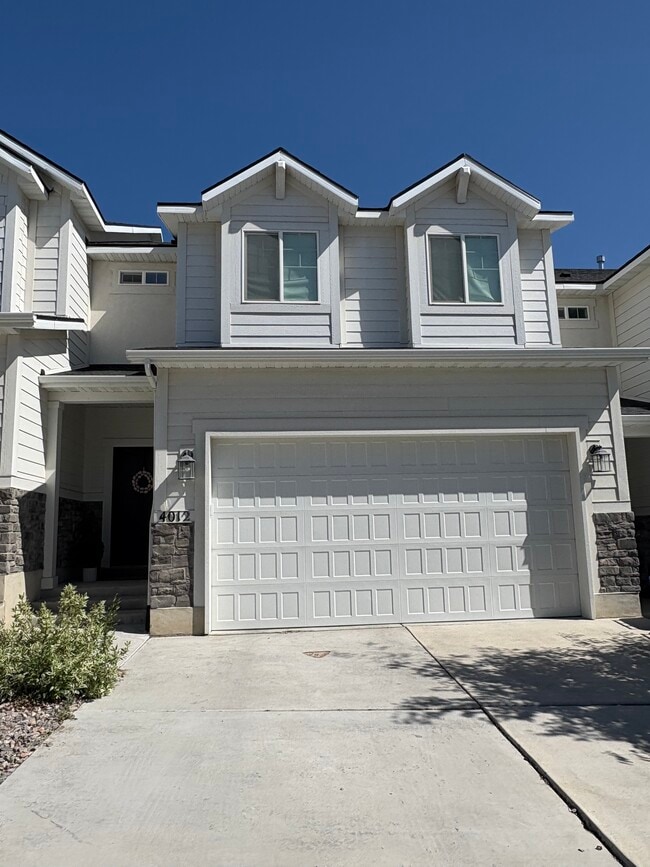 2 car garage and space for 2 cars in driveway - 4012 W 740 N