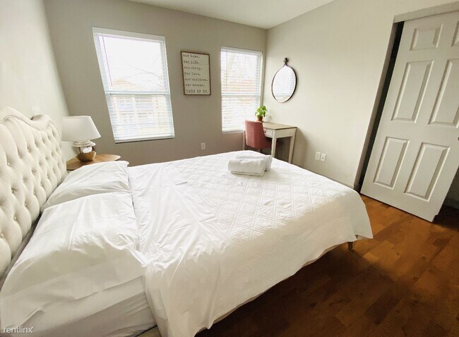 Foto del edificio - Room for Rent, 3 bath Duplex - 85 W 8th Av...