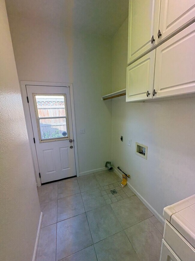 Foto del edificio - Gorgeous home with a swimming pool coming!