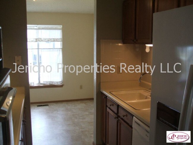 Building Photo - 8422 Everett Way