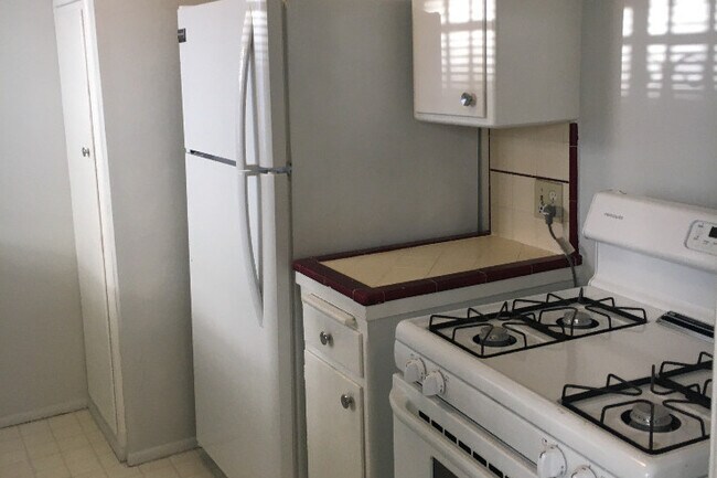 KITCHEN - 412 W Regent St