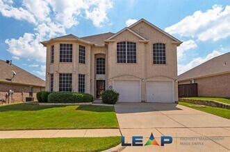 Building Photo - 2216 Oak Park Dr