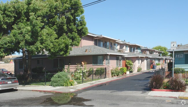 Building Photo - 39-55 Rancho Dr