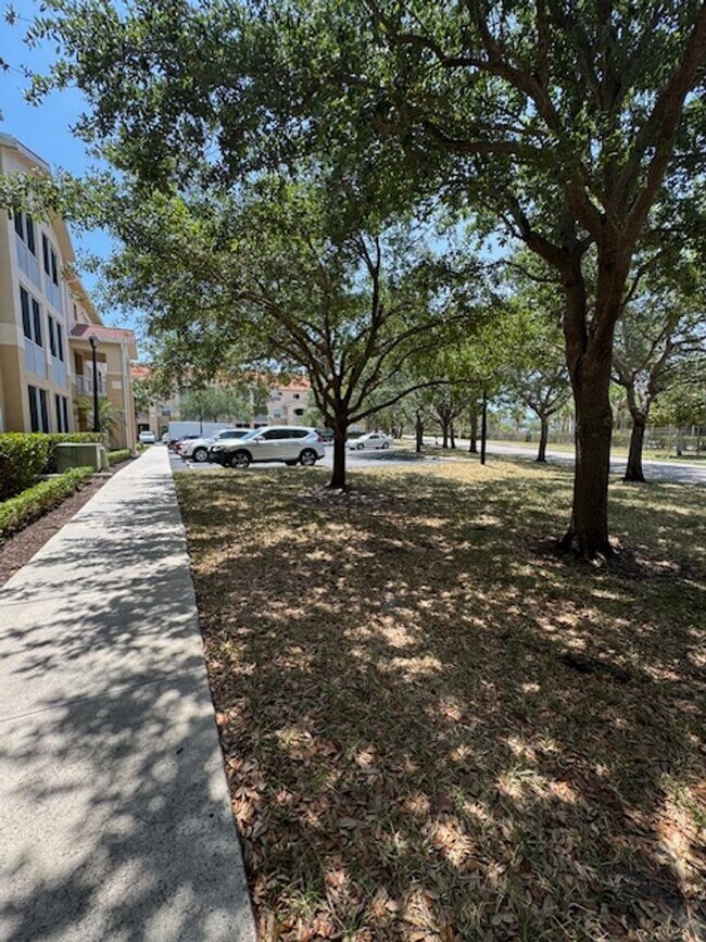 Foto del edificio - 2 bedroom 2 bathroom Condo In Enclave at C...