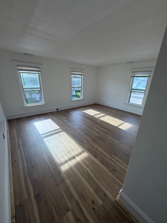 Building Photo - 336A Bowen St