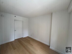 Building Photo - East 39th Street