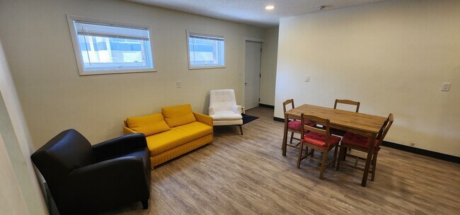 Foto del edificio - 1119 2nd St SW