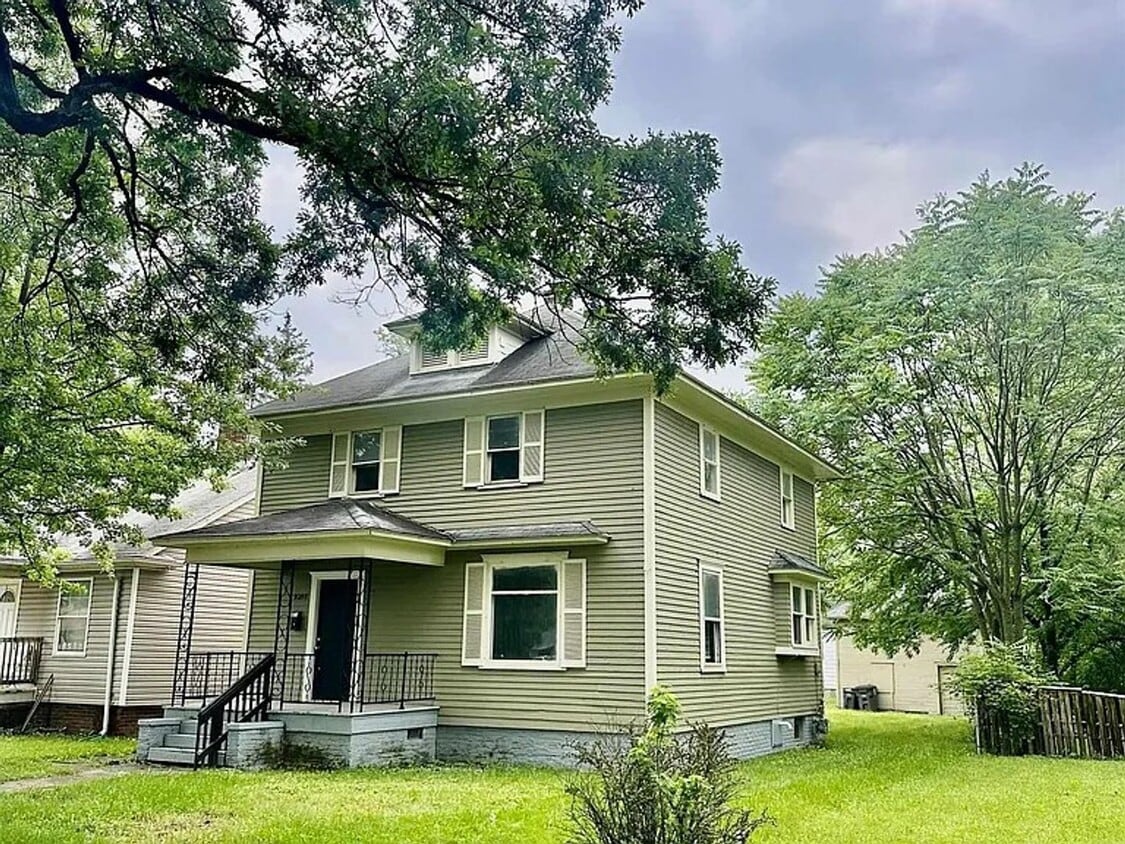 Primary Photo - 2222 Drexel Ave