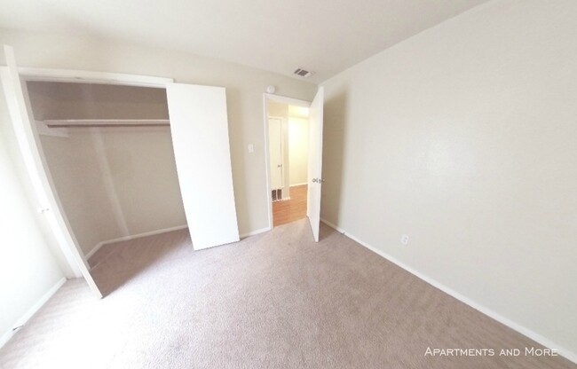 Foto del edificio - 605 W Hutchison St