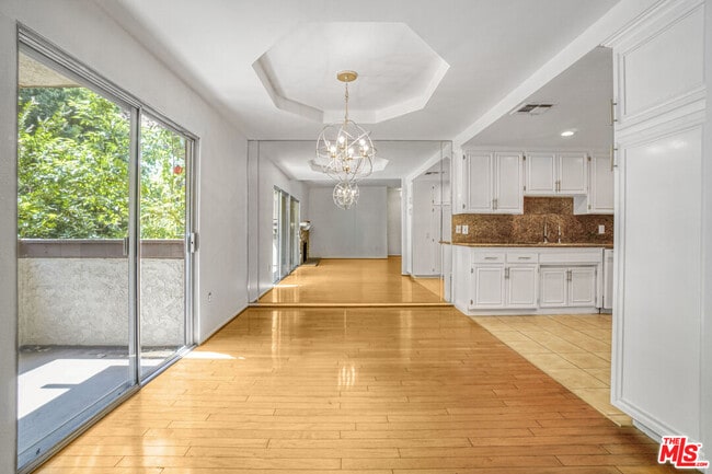 Foto del edificio - 5534 Sylmar Ave