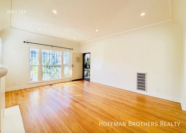 Foto del edificio - 330 1/2 N Genesee Ave