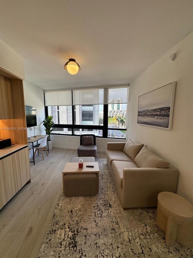 Foto del edificio - 225 N Miami Ave