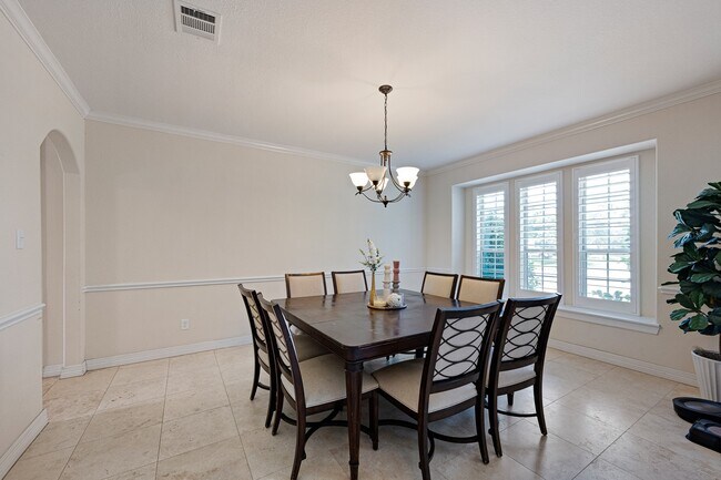 Building Photo - 4627 Miramar Dr