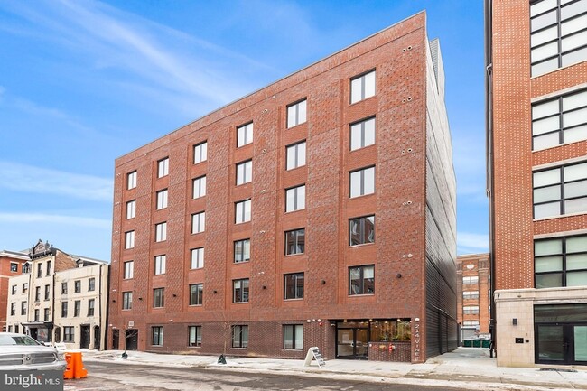 Building Photo - 214 Vine St