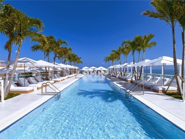 Building Photo - 2301 COLLINS Ave