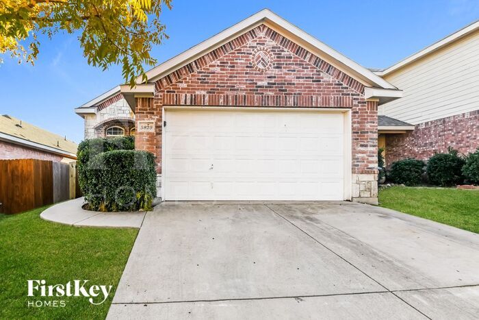 Foto principal - 5829 Parkview Hills Ln