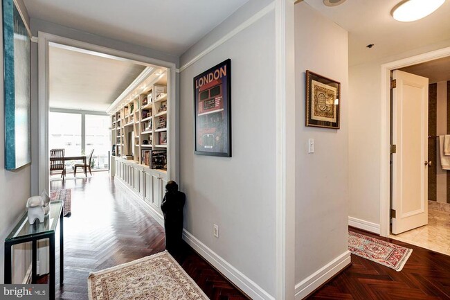 Building Photo - 1155 23rd St NW