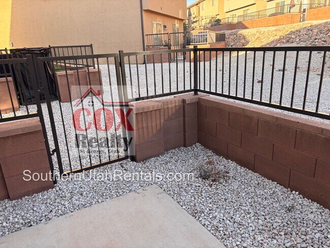 Foto del edificio - Beautiful Desert Canyon 4 Bedroom / 2.5 Ba...