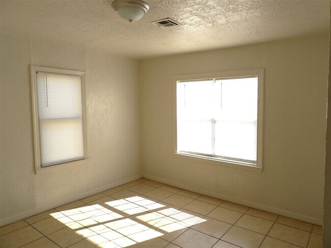 Foto del edificio - 1615 NW Smith Ave